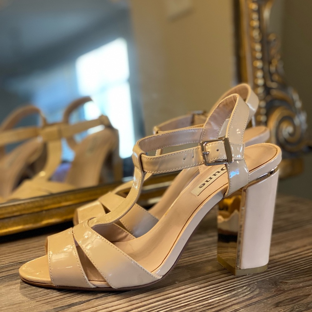 Beige sandals excellent condition